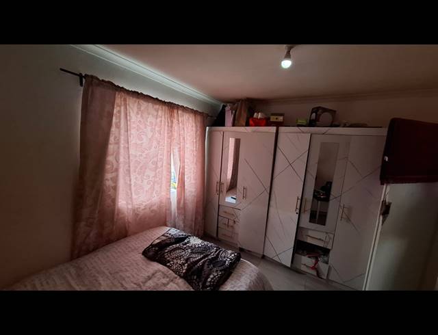 2 BEDROOM HOUSE FOR SALE IN LENTEGEUR